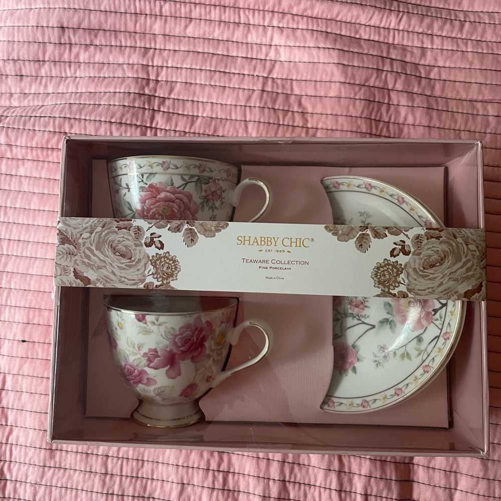 BRAND NEW SHABBY CHIC RACHEL ASHWELL TEA CUPS AND SAUCERS SET OF 2